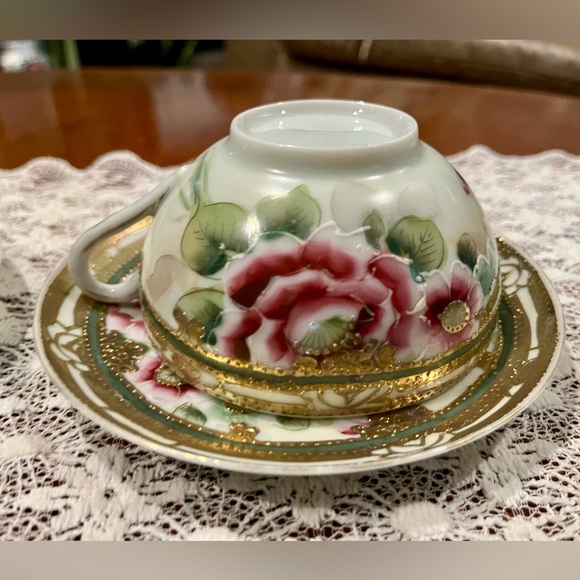 PAIR of Antique Porcelain Hand Painted Japanese Tea Cups and Saucers - Picture 6 of 10